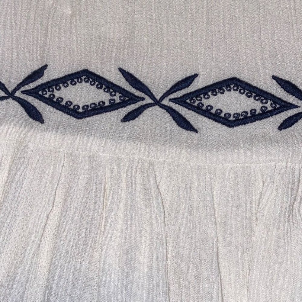 Paper Crane women’s crop top extra small white embroidered ruffle flowy shirt - Picture 3 of 4